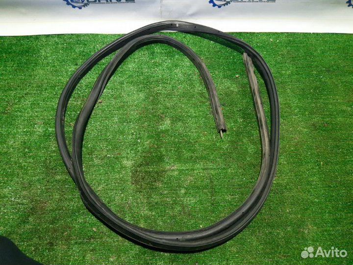 Уплотнитель двери передний правый Citroen C-Elysee