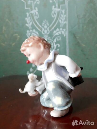Статуэтка керамика Мальчик-клоун с собачкой