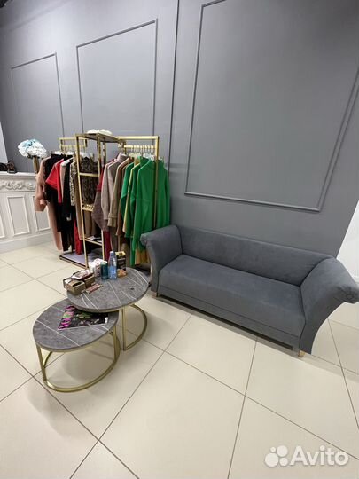 Продажа шоурума (с одеждой или без) на Садовом