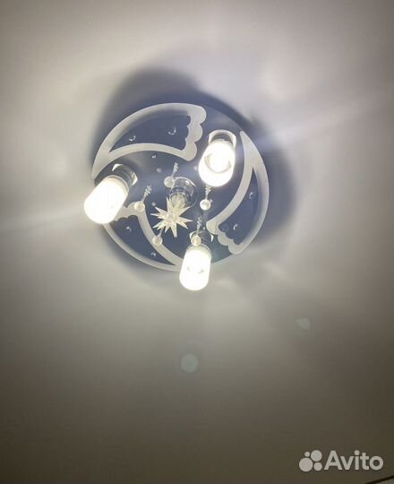 Продам люстру