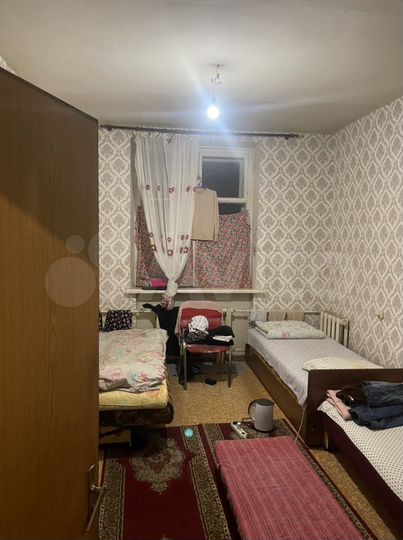 Комната 17 м² в 4-к., 1/5 эт.