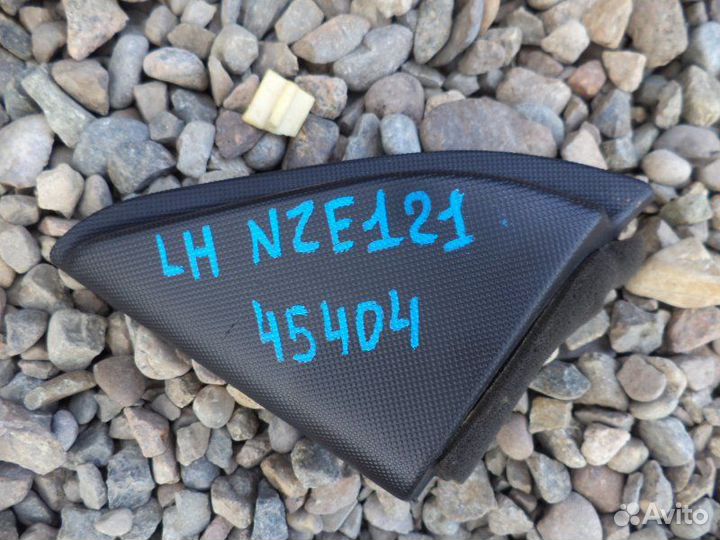 Уголок двери левый Toyota Corolla Runx NZE121