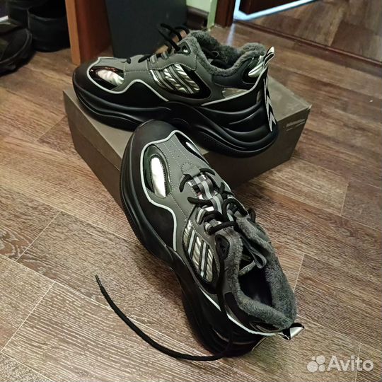 Кроссовки женские