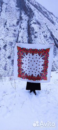 Очень красивый старинный платок