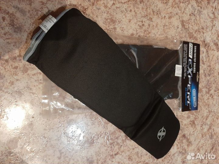 Шлем и перчатки (размер 8) для смешанных единоборс