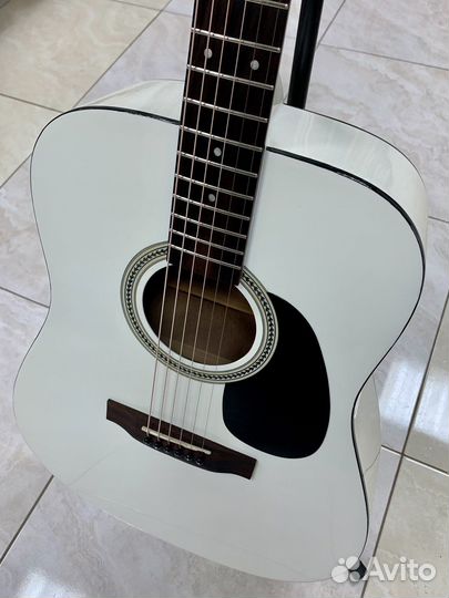 Акустическая гитара