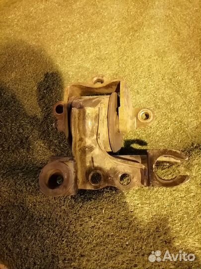 Опора двигателя (подушка двс) левая E181-39-070 Fo