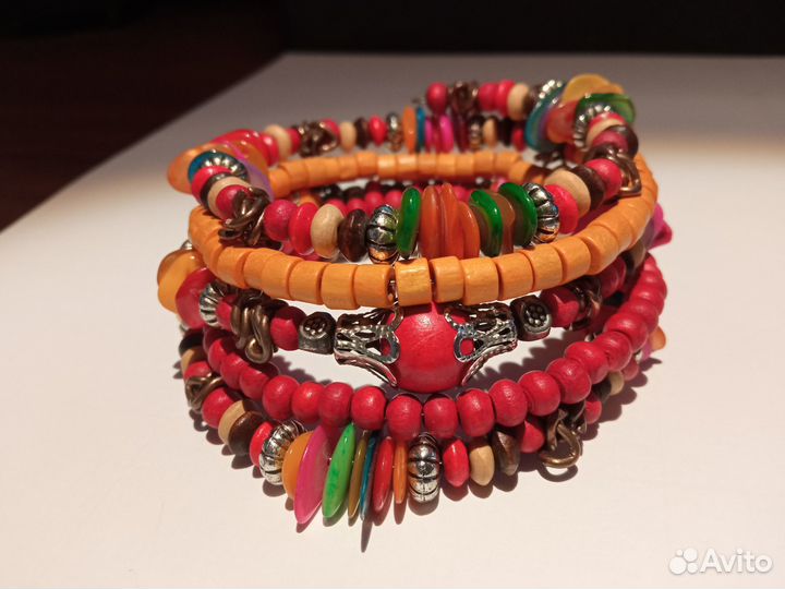 Браслет с бусинами