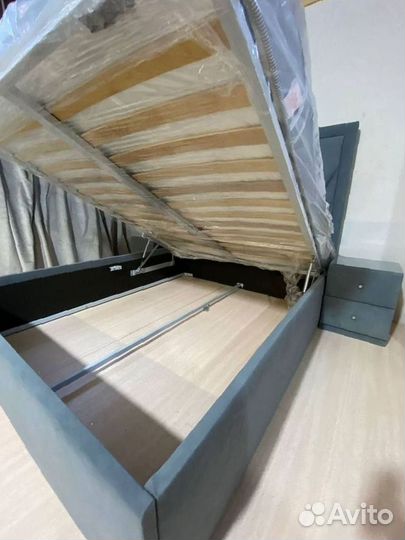 Кровать двуспальная с подъемным механизмом