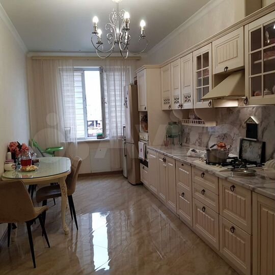 3-к. квартира, 90 м², 6/7 эт.