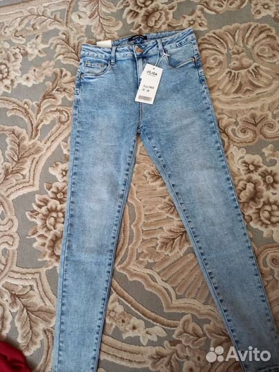 Джинсы новые