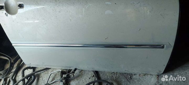 Молдинг двери передний правый на Nissan Fuga