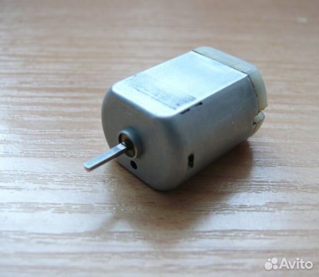 Моторчик активатор замка двери автомобиля
