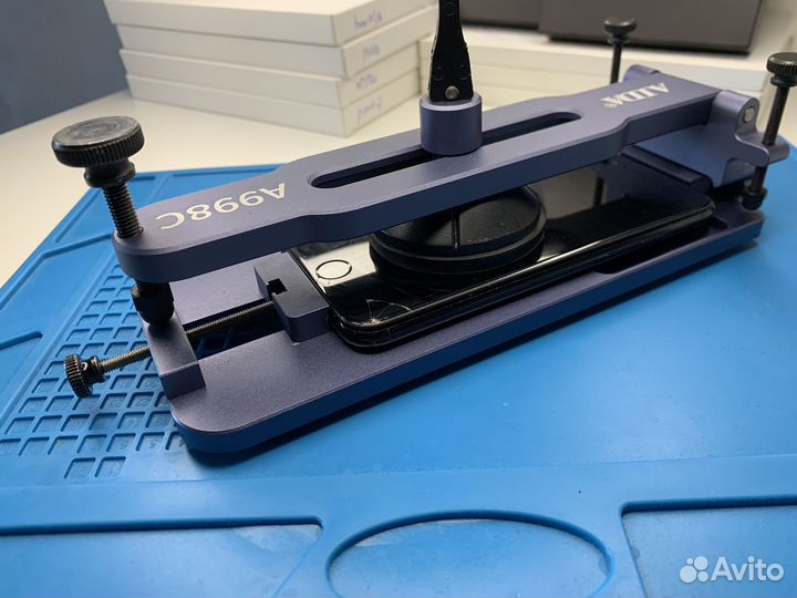 Присоска для безопасного снятия дисплея Aida