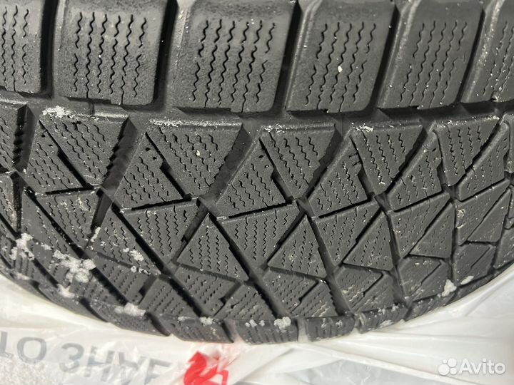 Bridgestone Blizzak Ice 285/60 R18