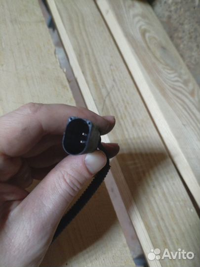 Замок капота