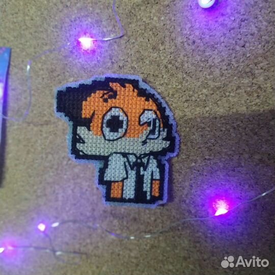 Вышитые значки и брелоки