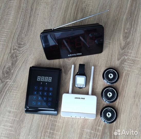 Кнопка вызова официанта в комллекте с часами табло