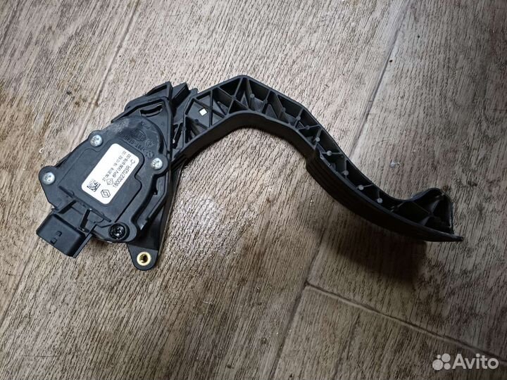 Педаль газа Renault Sandero Stepway 2