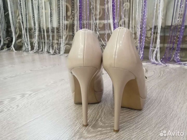 Туфли женские с открытым носом