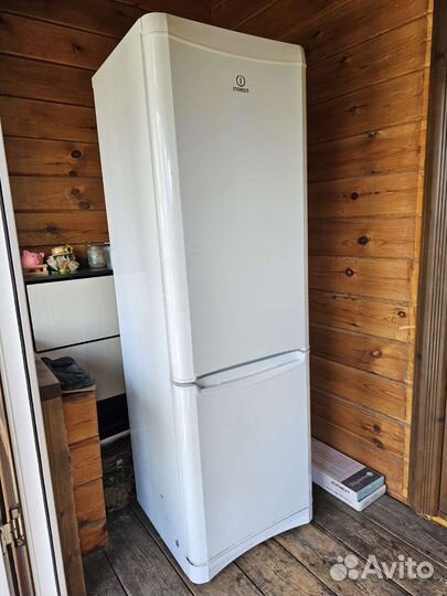 Холодильник бу indesit