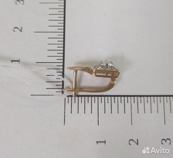 Золотые серьги с камнем