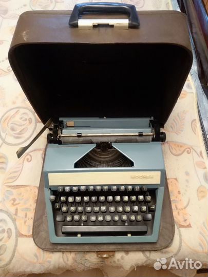 Пишущая машинка 