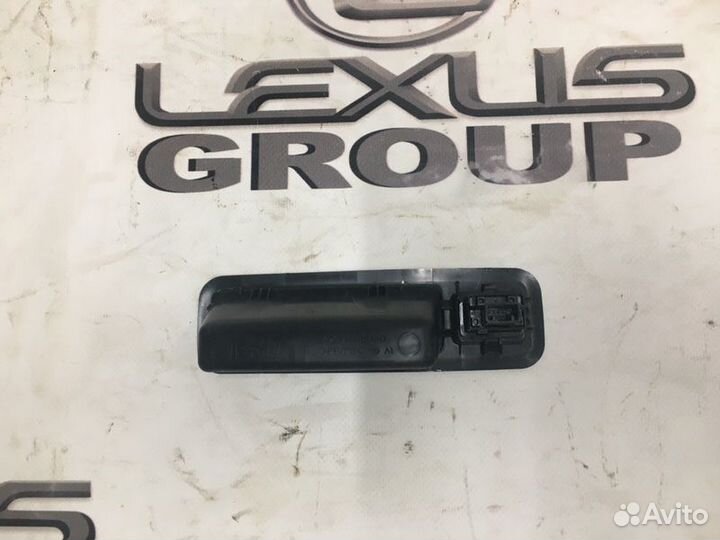 Кнопка крышки багажника Lexus RX450h