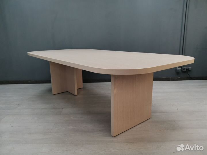 Стол для переговоров