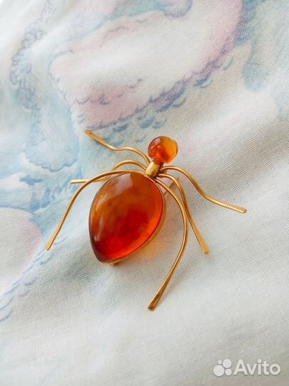 Винтажная брошь СССР янтрарь