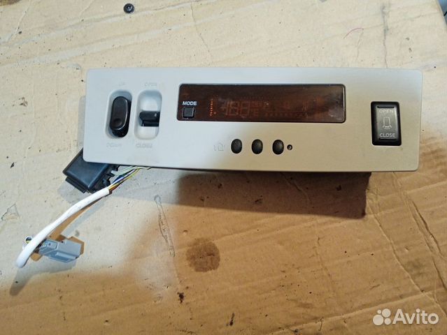 Дисплей информационный на торпедо Infiniti QX56