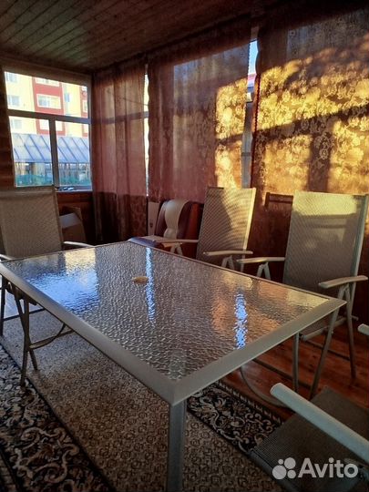 Кухонный стол и стулья комплект