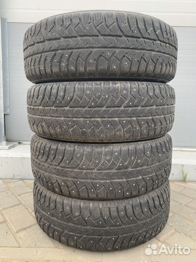 Bridgestone Ice Cruiser 7000 235/65 R17