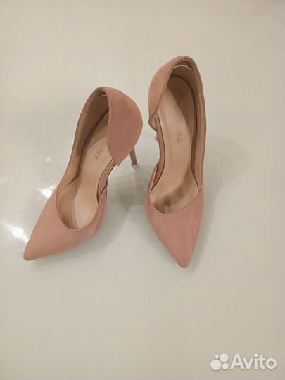 Туфли с острым носом