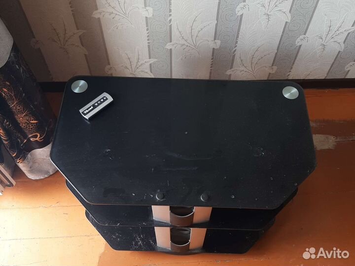 Стеклянная тумба под тв