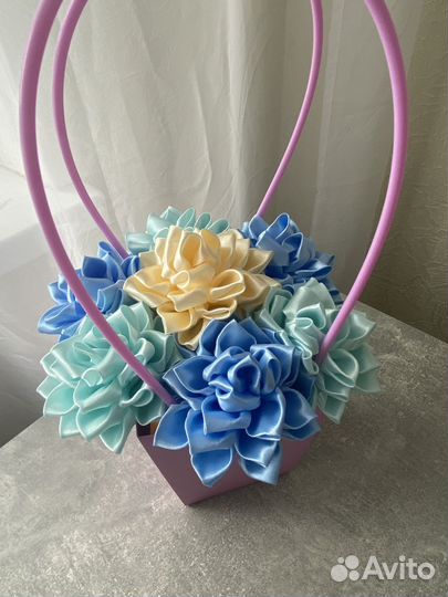 Корзина с георгинами