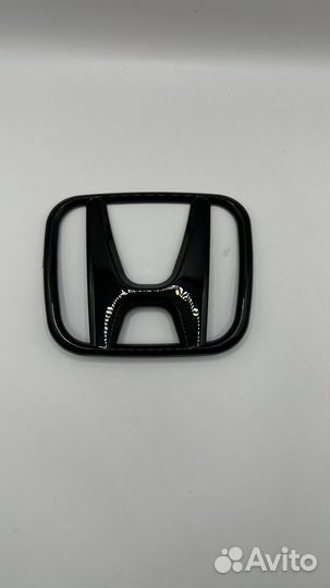 Эмблема на Honda