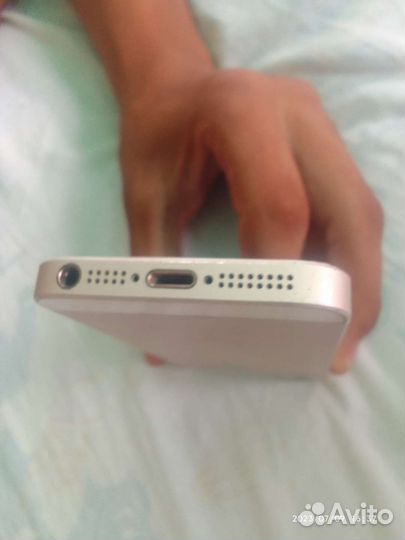 Телефон iPhone 5SE