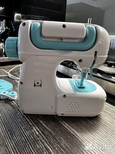 Детская швейная машинка