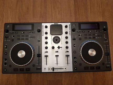 DJ контроллер Numark mixdeck