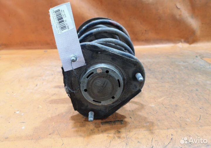 Стойка амортизатора toyota prius 2011 год