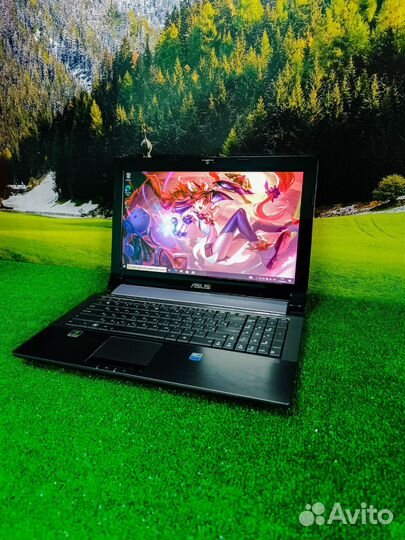 Огромный ноутбук Asus для игр и работы