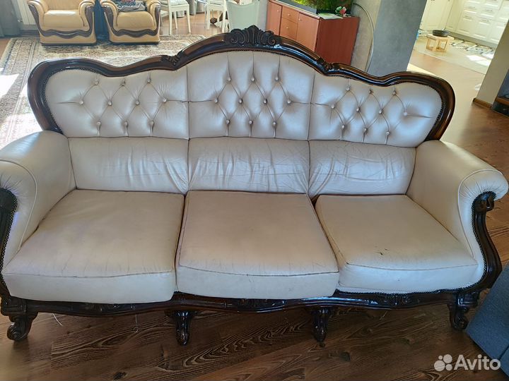 Кожаный диван и 2 кресла бу