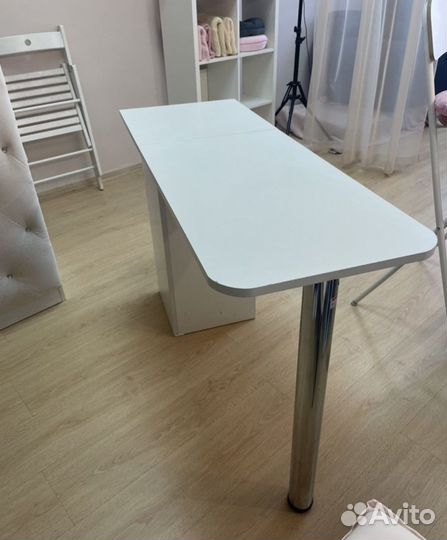 Маникюрный стол