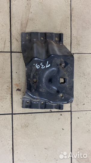 Кронштейн запасного колеса Mitsubishi Pajero 2