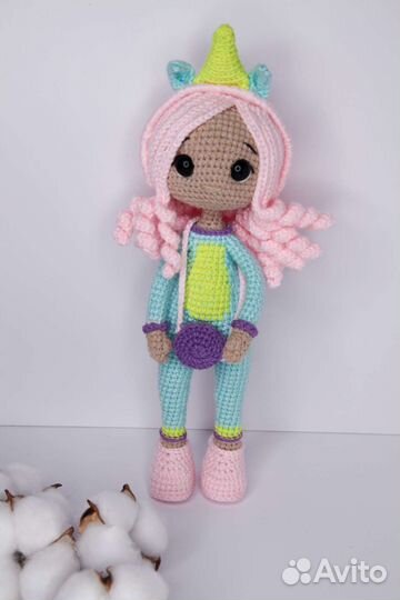 Вязаная кукла ручной работы