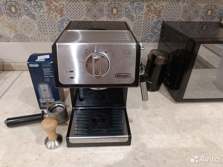 Кофеварка рожковая DeLonghi ECP 33.21