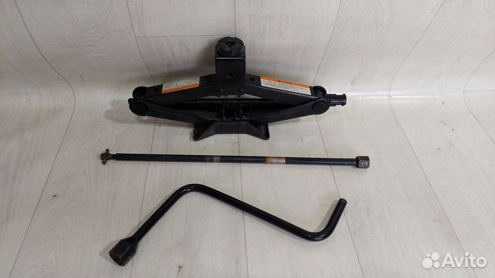 Домкрат механический винтовой SsangYong