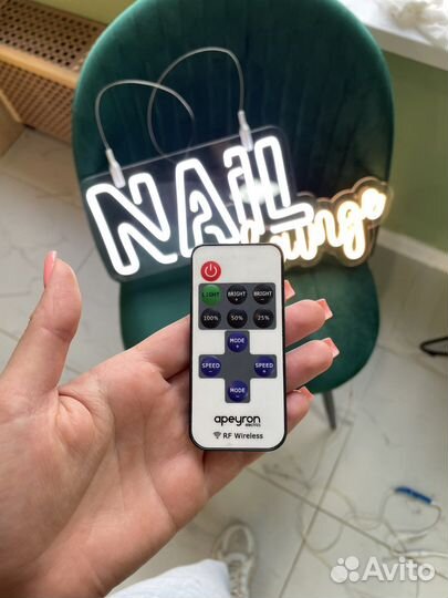 Неоновая надпись ногти