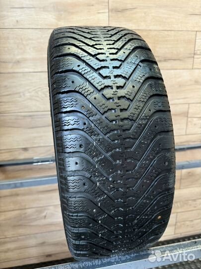 Goodyear UltraGrip 500 215/55 R17 94T